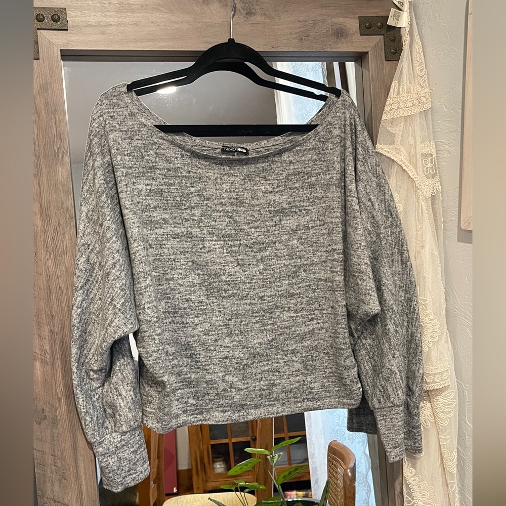 Fashion Nova Gray Cropped Sweater Women’s Size M